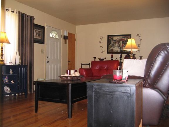 4th image of 90 Henderson St