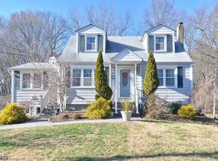 17 Big Piece Rd, Fairfield, NJ 07004