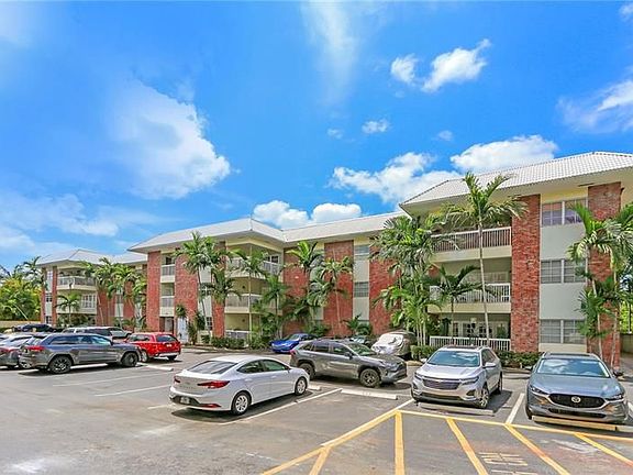 2nd image of 2424 SE 17th St APT 104