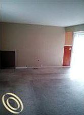 4th image of 30 Greenwoode Ln #1