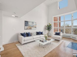 316 Thornton Ct #T316, Edgewater, NJ 07020