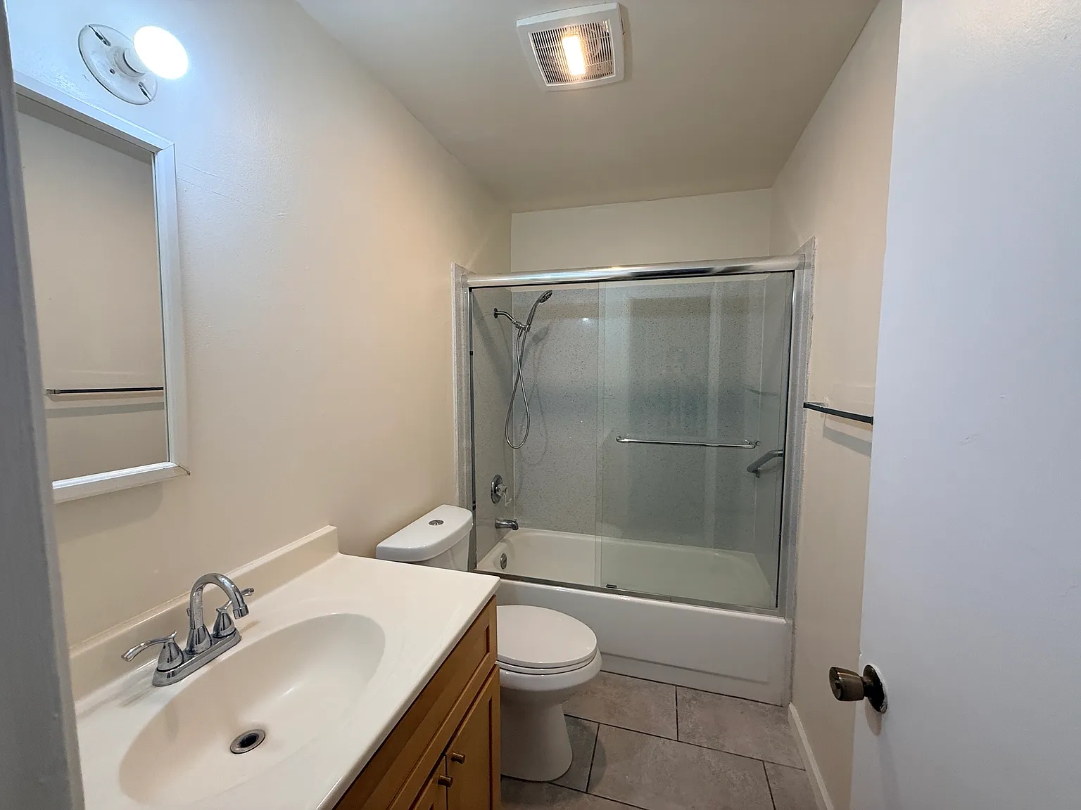 2 bed, 900 sqft, $2,100 — Photo 4