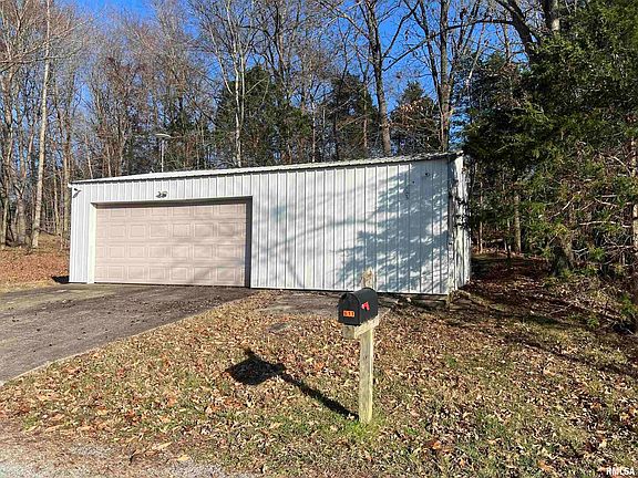 3rd image of 611 Sunset Dr