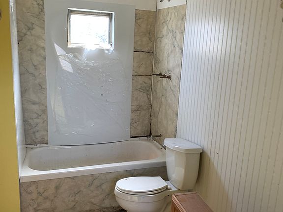 3rd image of 10 Parker Ln