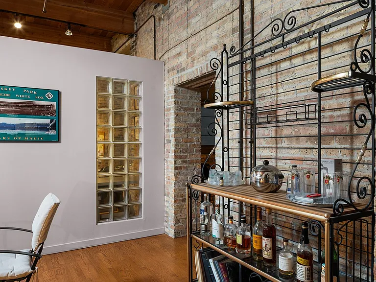 540 N Lake Shore Dr — Photo 15