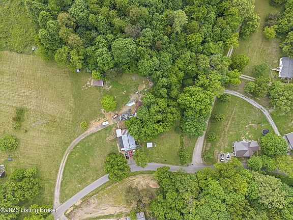 2nd image of 1055 Happy Hollow Rd
