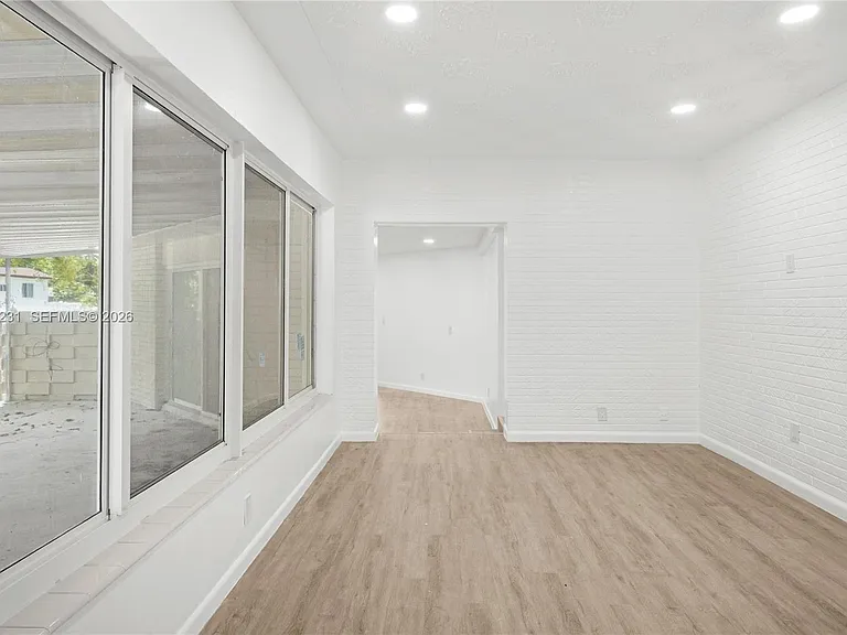 1701 NW 19th Ave — Photo 23