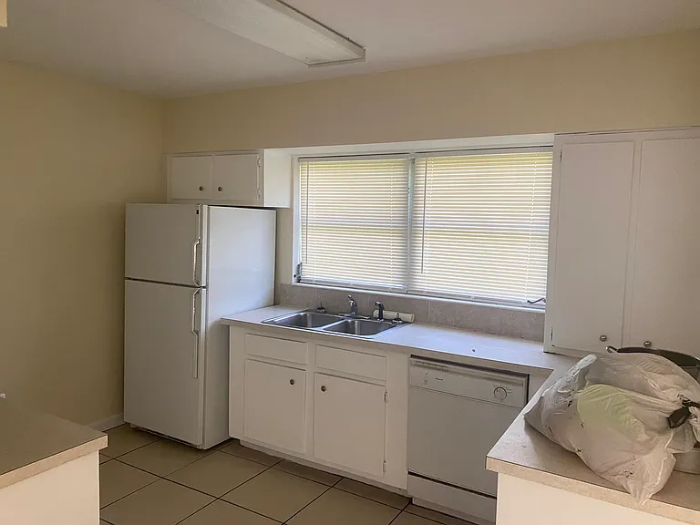320 Ibis Ave — Photo 3