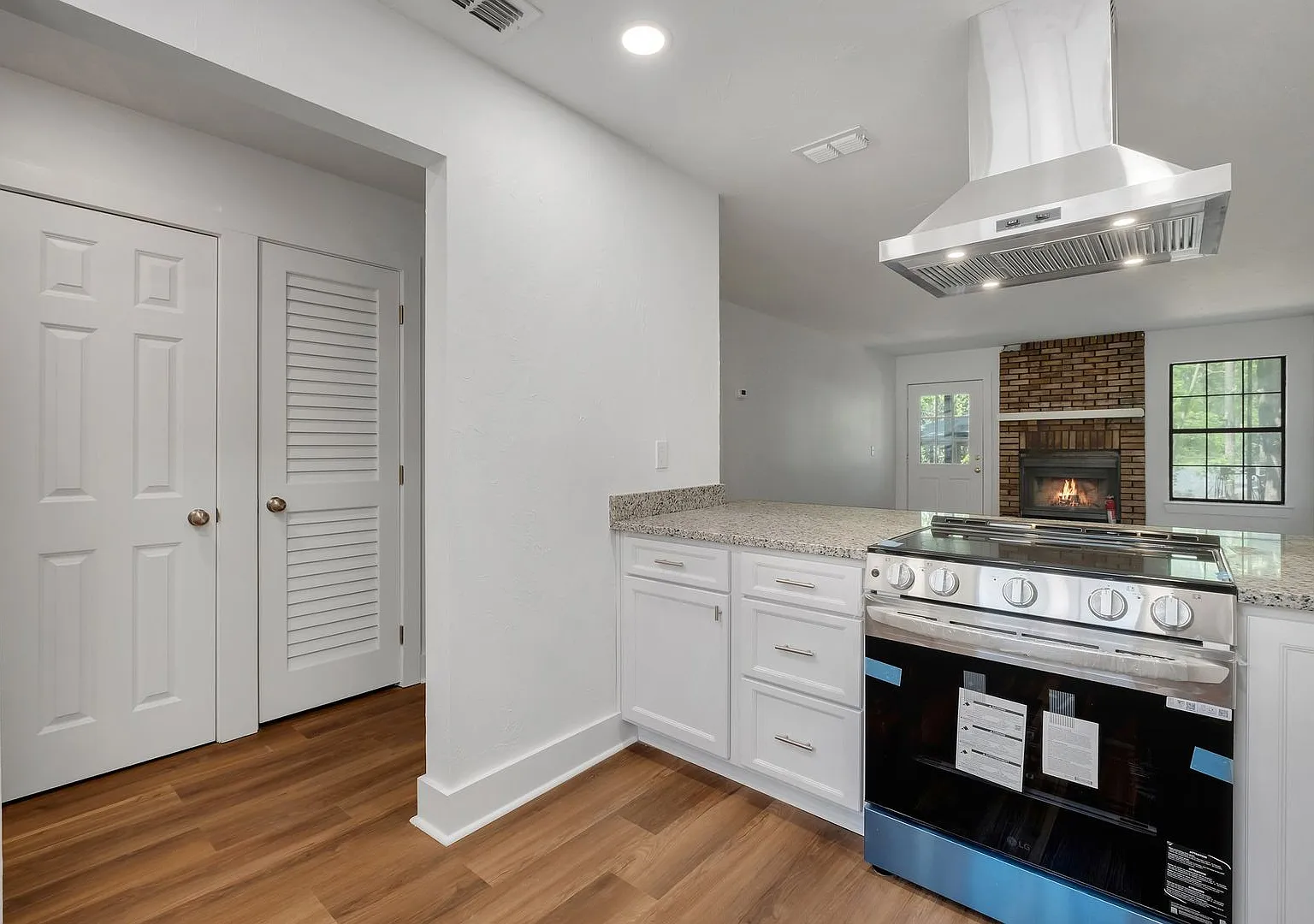 2956 Woodrich Dr — Photo 3