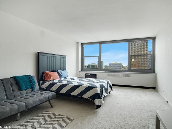 2nd image of 555 W Cornelia Ave APT 1209