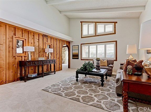 Spacious, bright living room