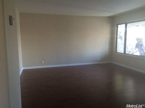 3rd image of 552 E La Salle Dr