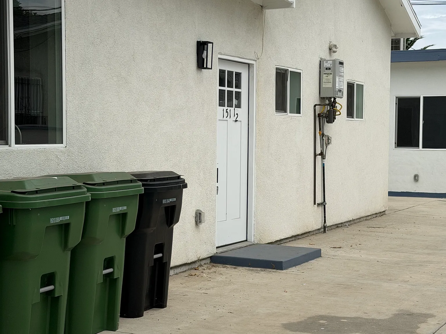 2 bed, 720 sqft, $2,400 — Photo 2