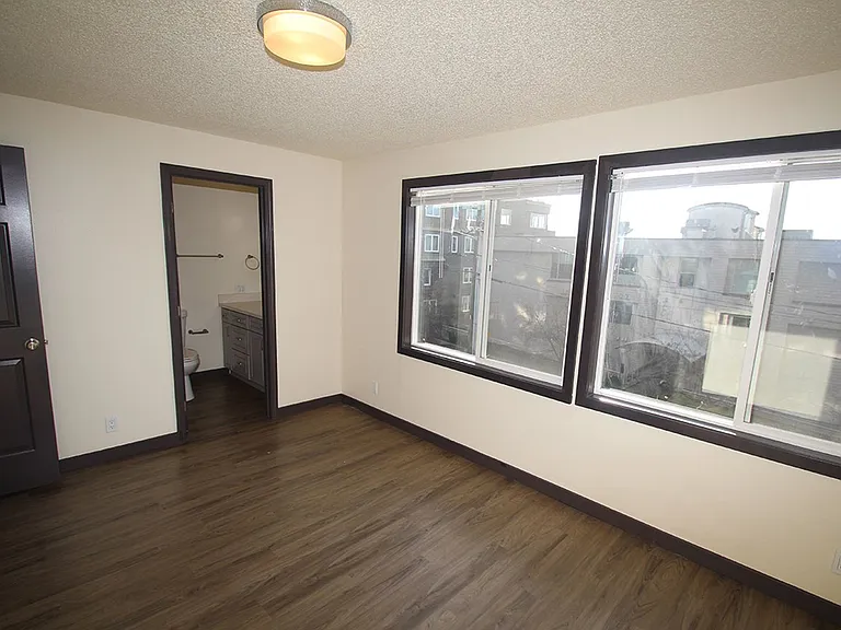 Hamilton Hall Apartments - Queen Anne — Photo 11