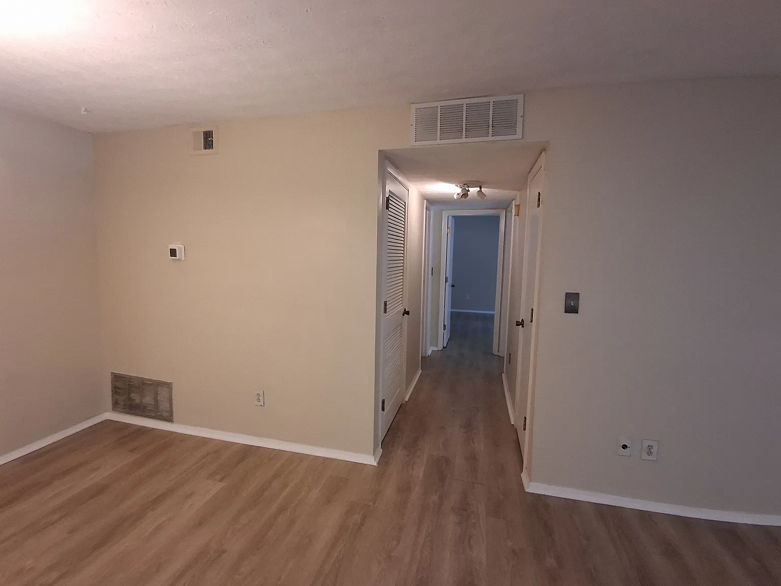 2 bed, 1000 sqft, $1,655 — Photo 4
