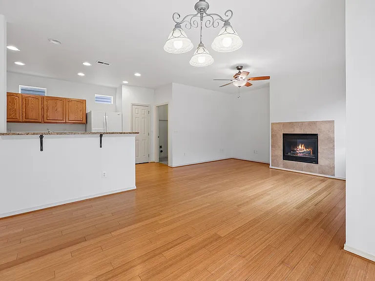 7601 Rushmore Way NE — Photo 8
