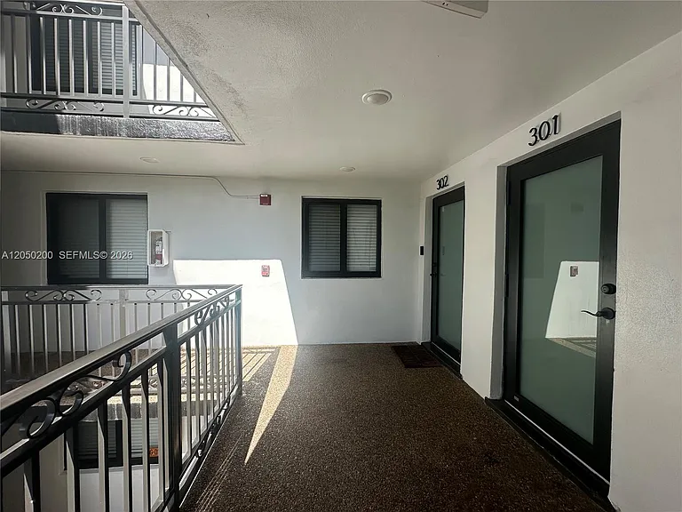 529 SW 4th St #301 — Photo 29
