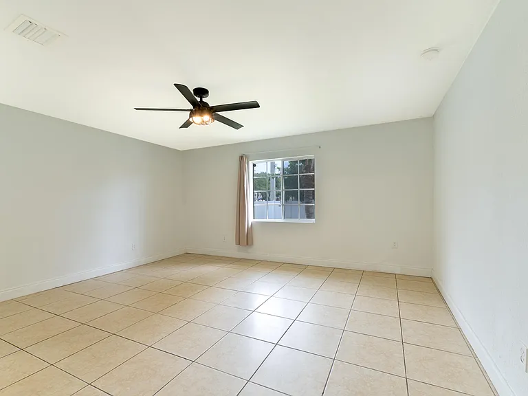 289 SW 3rd Ct — Photo 13