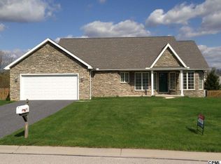 19 Sir William Dr, Newville, PA 17241