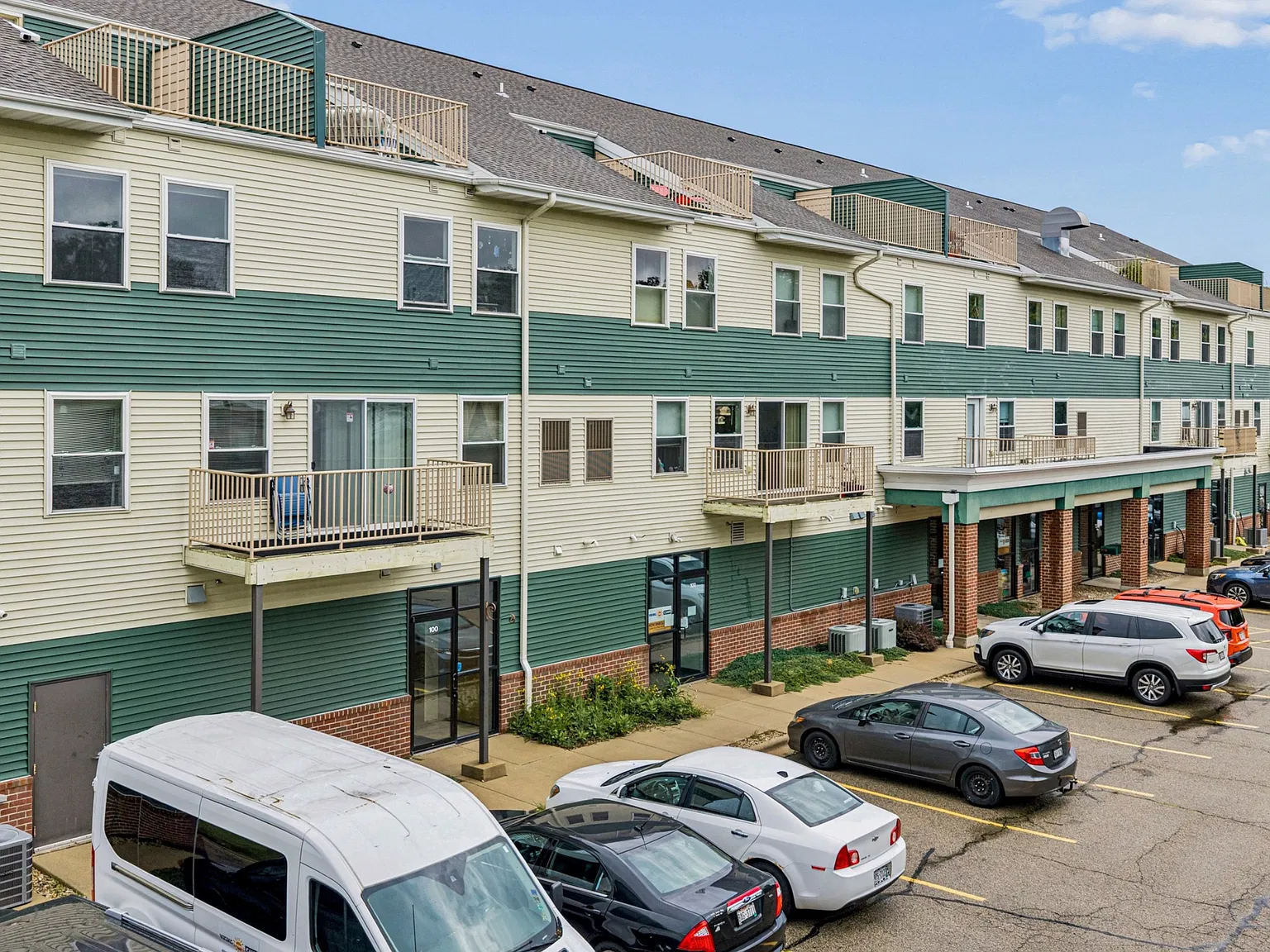 McComb Place Apartments — Photo 4