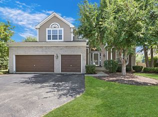 1157 Laurel Ln, Gurnee, IL 60031