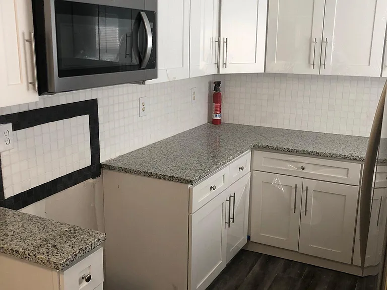 985 Stocks St — Photo 5