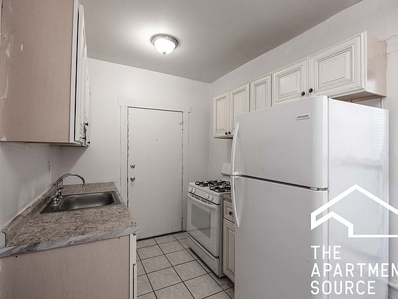 2nd image of 931 W Sunnyside Ave #1S