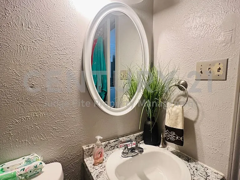 1108 N Elm St #6 — Photo 16