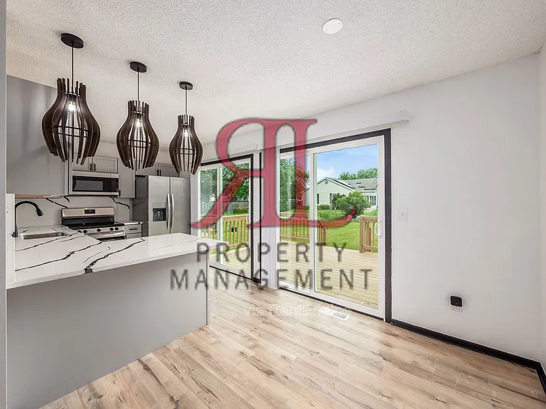 5932 Waterview Dr — Photo 14
