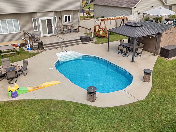 4th image of 301 E 125th Ave