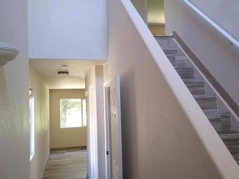 333 Graceland Grv — Photo 2
