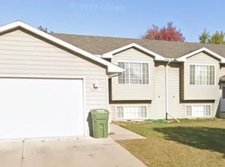 1412 Sawgrass Dr, Brookings, SD 57006
