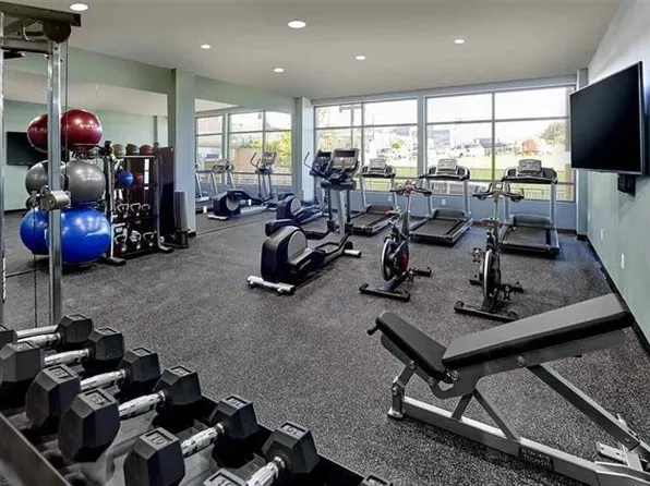 250 Avenue East image 11 of 17