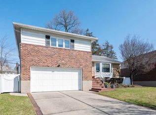 1713 Karen Ln, East Meadow, NY