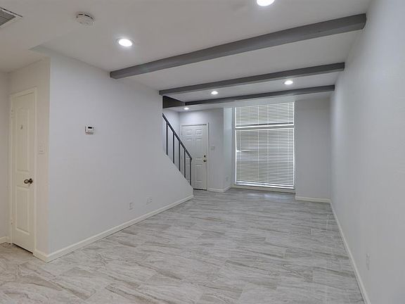 3rd image of 5929 Queensloch Dr APT 103