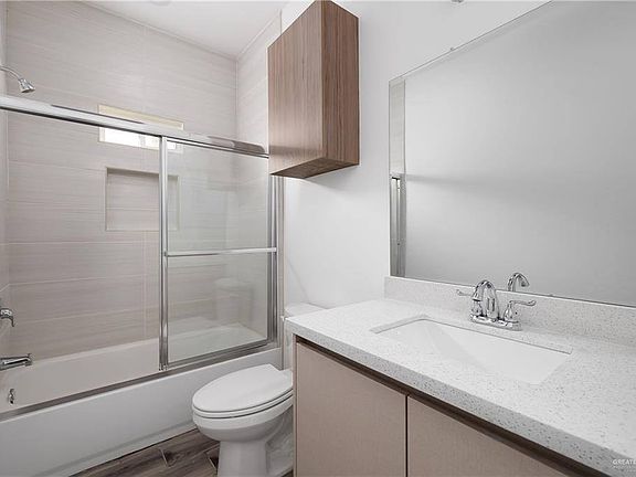 4th image of 1300 S Xanthia St #1