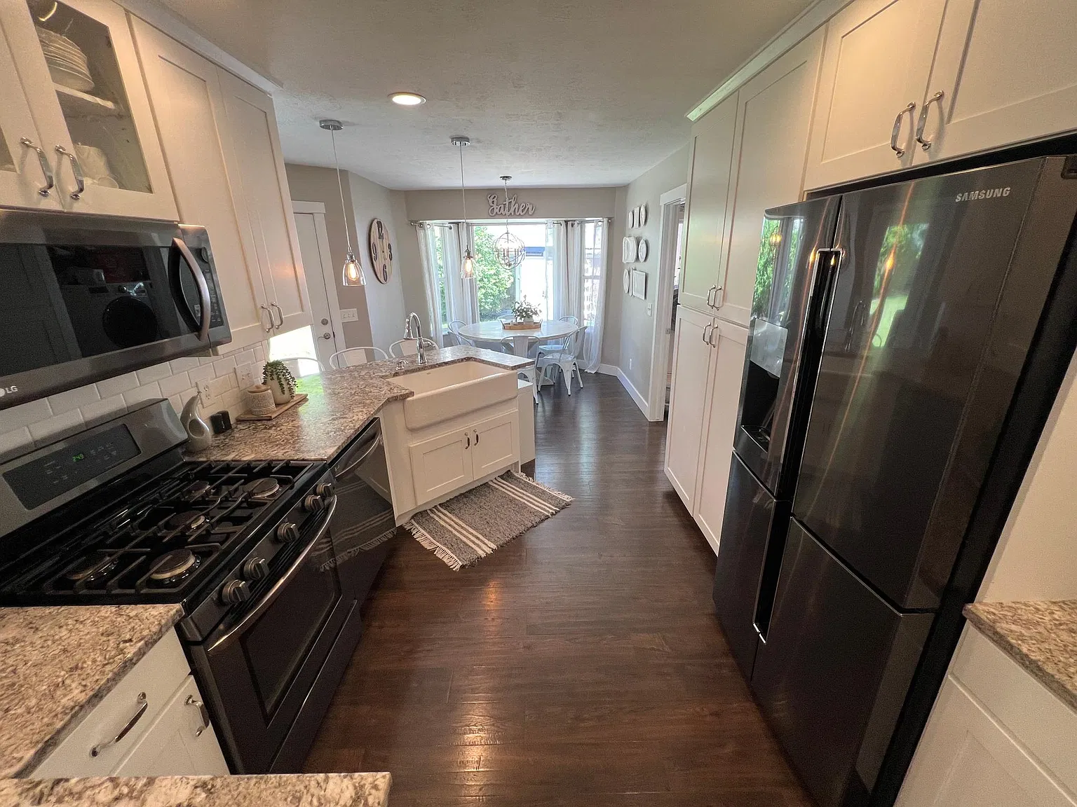 4 bed, 2.5 bath, 2360 sqft, $2,850 — Photo 4