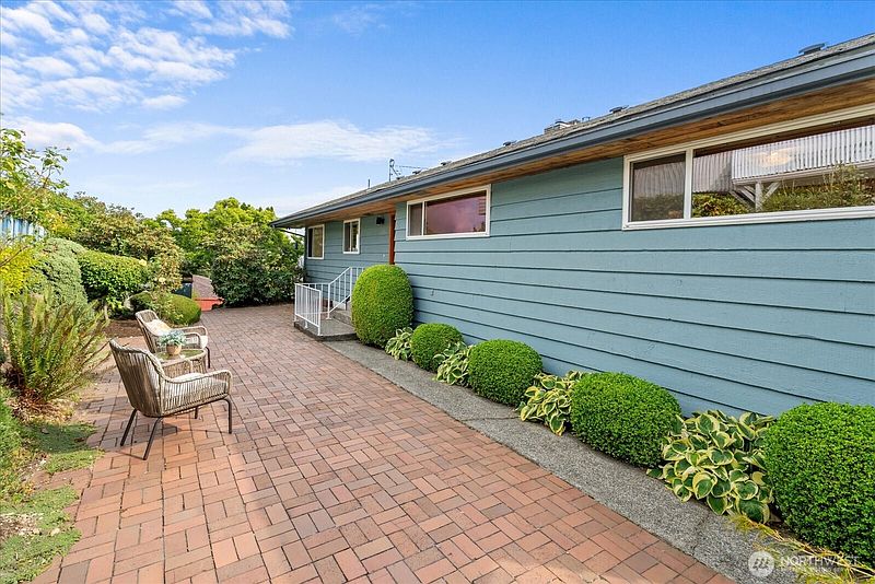 4th image of 20934 7th Avenue S