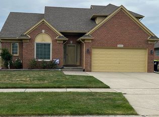 20949 Briar Rose Dr, Macomb, MI 48044