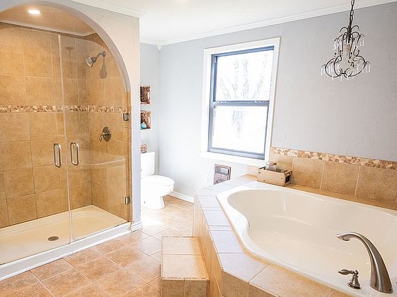 5th image of 614 N Charles St