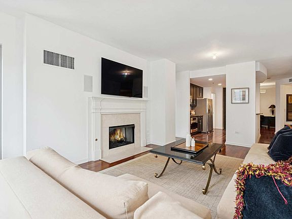 5th image of 160 E Illinois St APT 1808