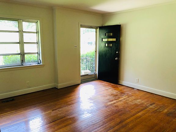4th image of 3104 Mossdale Ave