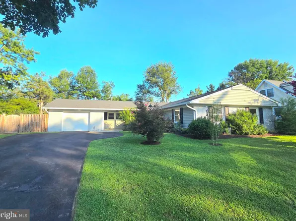 4216 Plaza Ln, Fairfax, VA 22033