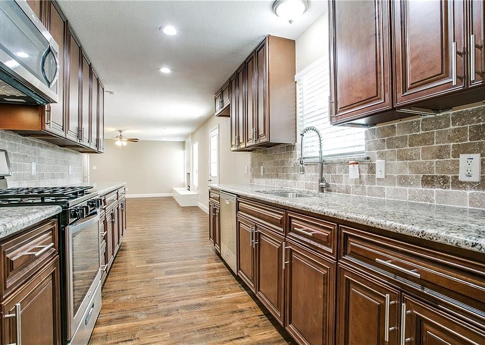 1st image of 1005 W Creek Dr