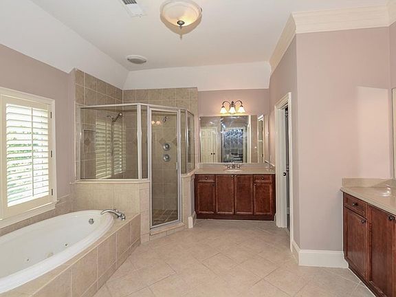 3rd image of 1026 Meadow Brook Dr