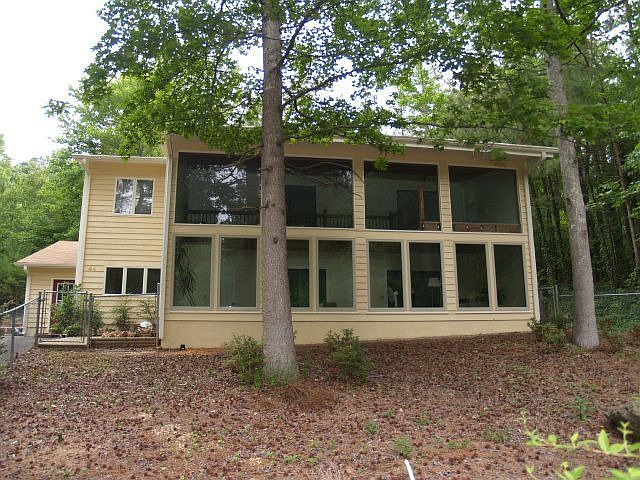 Beautiful home in a country setting!