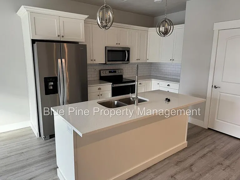 2824 E Brooklyn St — Photo 10