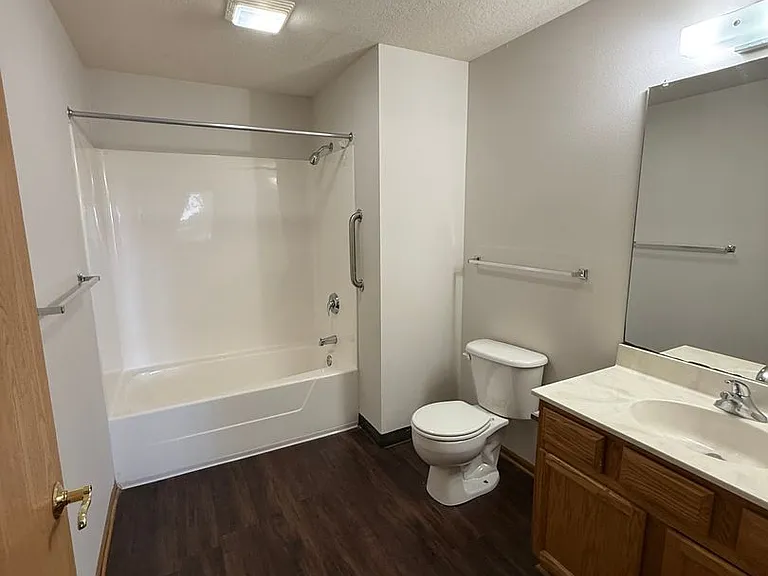 221 Crystal St — Photo 23