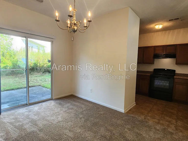 2847 Laurel Ridge Cir — Photo 2