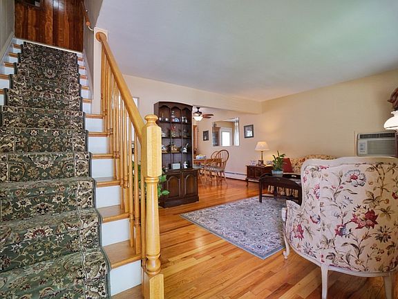 5th image of 186 Fanning St